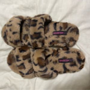 Fuzzy Leopard Slides